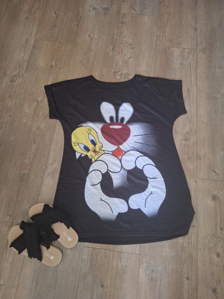 Oversize trickove saty cartoon,
