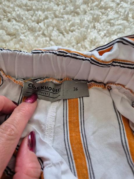 Ľahké kraťasky, 36