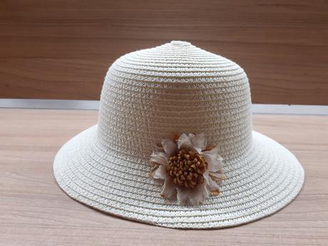 Letny klobucik top stav, 122