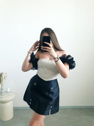 Extravagantné šaty s, s