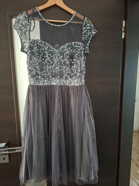 Spolocenske saty, 38