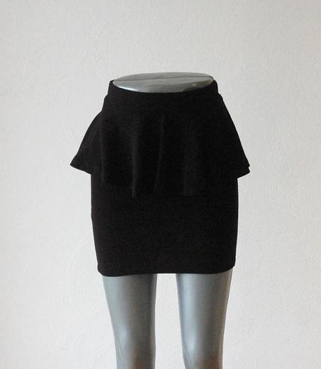Elegantná čierna peplum sukňa puzdrový stri, bershka,s