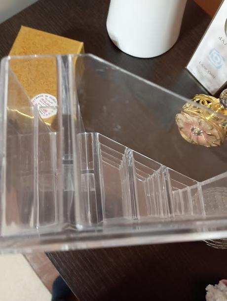 Organizér na kozmetiku,