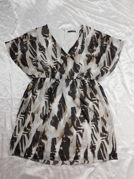 Pekne trendy elegantne šaty, atmosphere,44