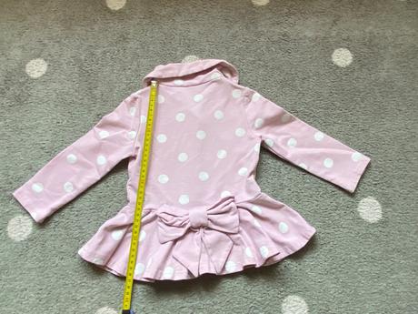 Bodkované sako a menšestrové šaty, 86