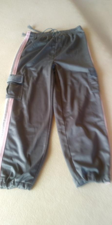 Dievc sport nohavice aj s poštou, 146