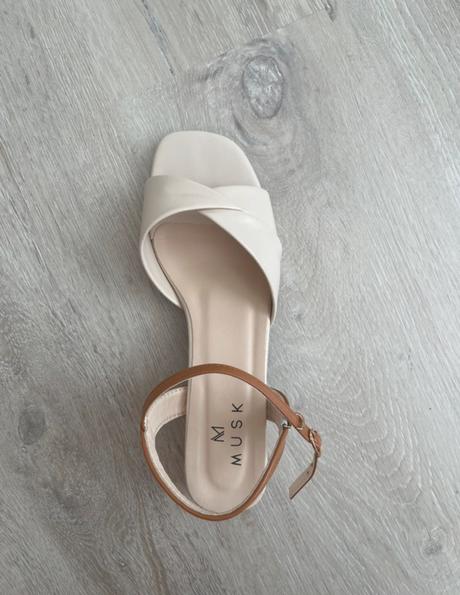 Sandále na opätku, 38