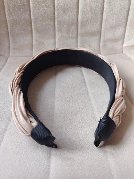 Štýlová béžová prepletená čelenka do vlasov, 