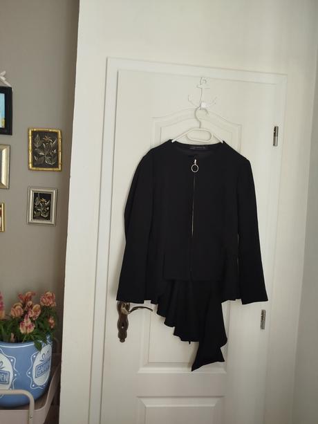 Zara zaujímavé sako vzadu s volanom, zara,l