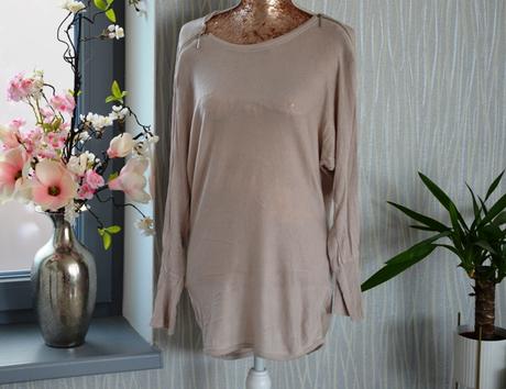 Svetrík so zipsami na pleciach-m/l, m