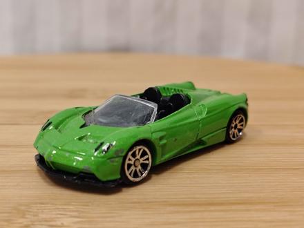 Zberat model pagani huayra roadster, motormax 2018,