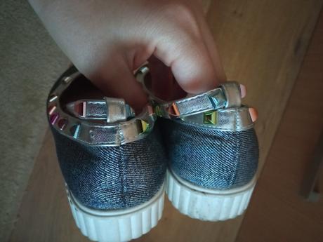 Riflové balerínky, 32