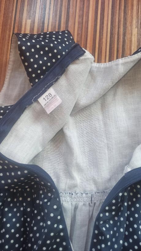 Slavnostne bodkovane saty 128, 128