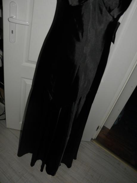 Spoločenske šatičky, 38