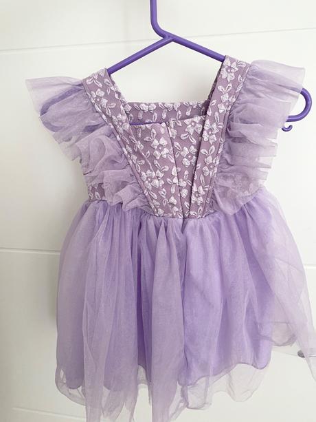 Krásne tylové šaty, 92