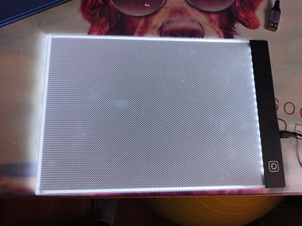 Svietiaca podložka na obkreslovanie obrazkov, 