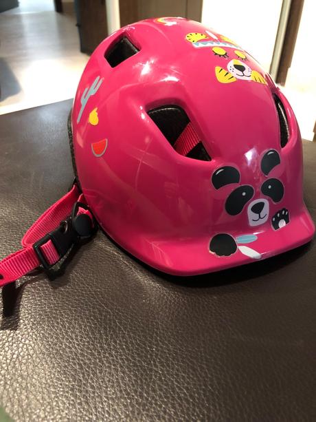 Detska cyklamenova cyklistická prilba, s