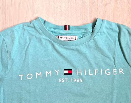 Tyrkysové tričko, tommy hilfiger,140