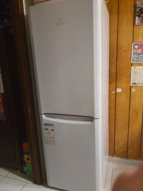 Chladnička s mrazničkou, indesit