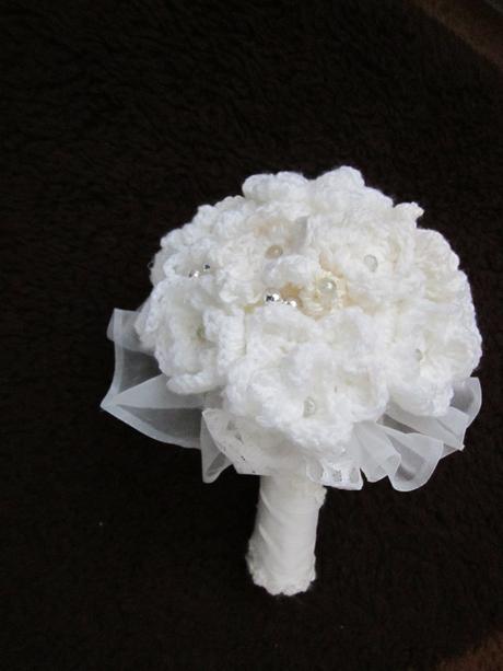 1600. kytice háčkované,