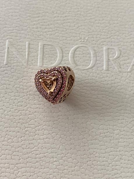 Pandora žiarive srdce, pandora