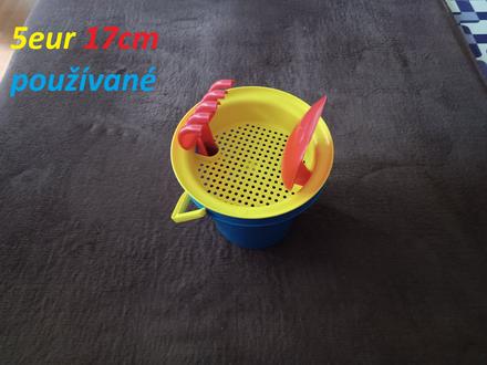 Vedierko, stolička, lopatky, 