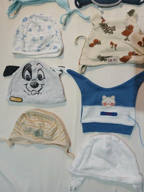 Mix letné a zimné čiapky, 50