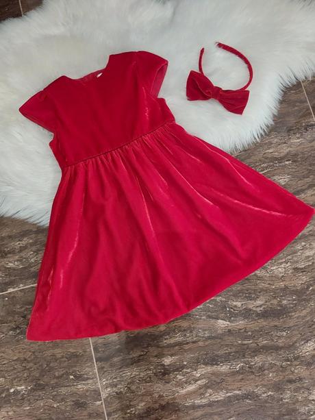 Červené slávnostné šaty, 92