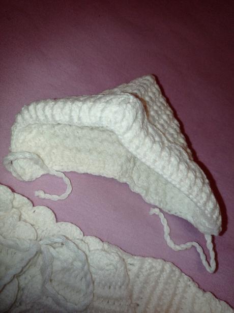 Pletený komplet čiapka a svetrik nove, 56