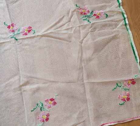 Vyšívané obrusy 2ks, 