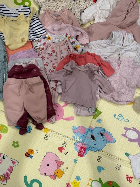 Balík oblečenia pre dievčatko, 56