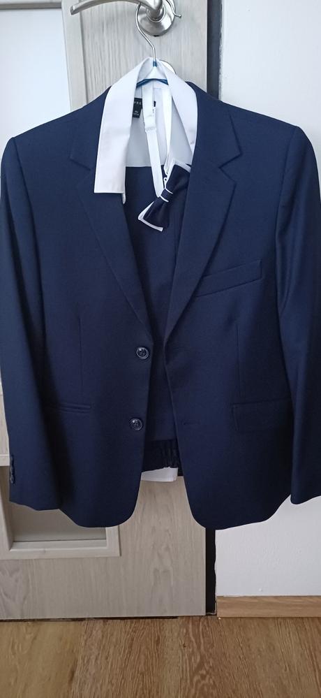 Chlapčenský oblek, 146