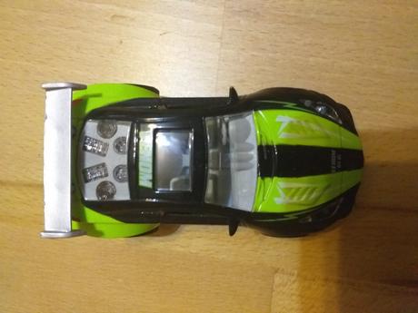 Mam na predaj kovové auto,