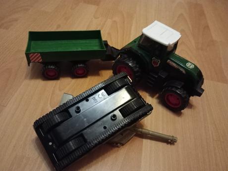 Traktor s vlečkou tank, zotrvačnikom, autíčka, 