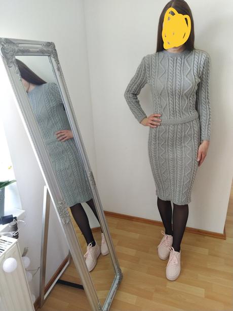 Sivý pletený komplet sveter a sukňa, s
