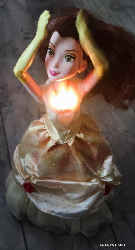 Tancujúca hrajúca bábika, 