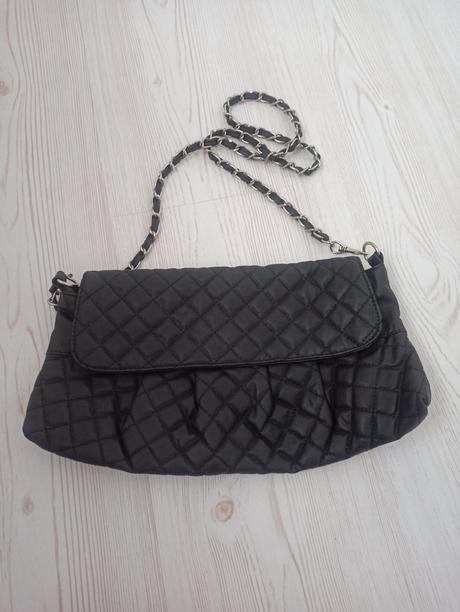 Kabelka s retiazkou, 