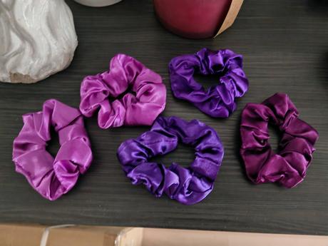 Fialové gumičky do vlasov satenove, 