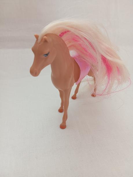 Plastové koníky s hrivou, 
