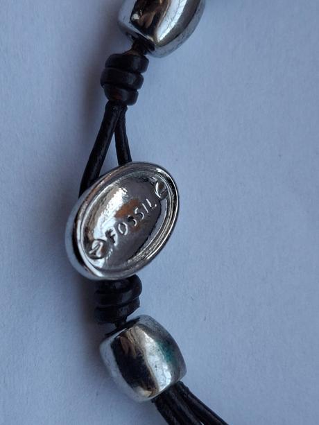 Čierny kožený náramok fossil so zirkónmi, fossil