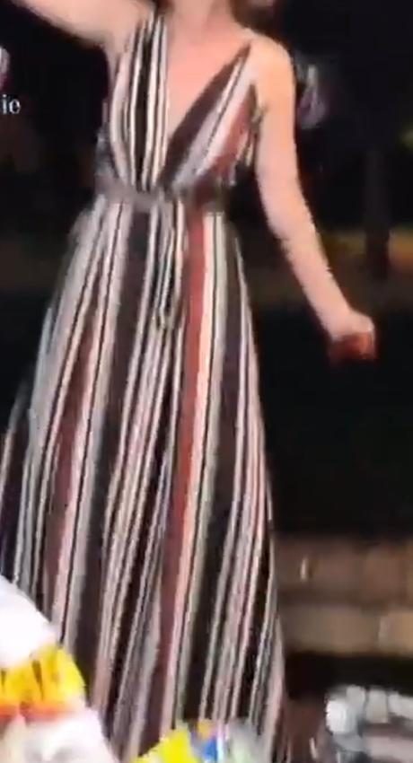 Šaty so zavezovanim na mnoho spôsobov, 