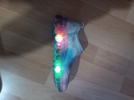 Svietiace tenisky, 34