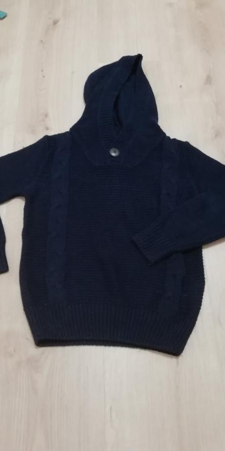 Svetrík s kapucňou veľmi dobrý stav, pepperts,122