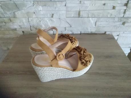 Dámske sandále na platforme - nové, 38