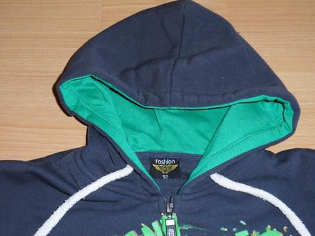 Hrubšia mikina, 152