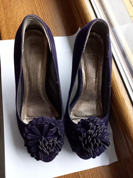 Fialové lodičky, 36