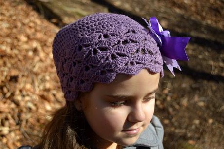 Háčkovaná čiapočka s kvetom, <50 - 158