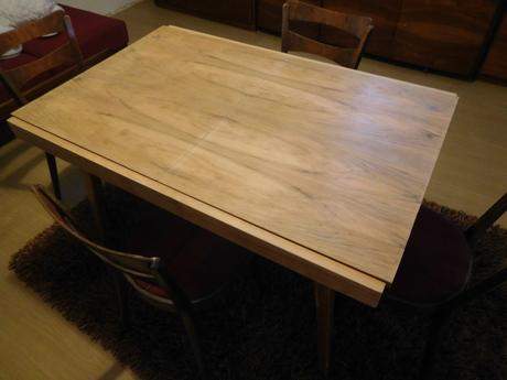 Stol jedálenský rozkladací +4 x stolička,, 