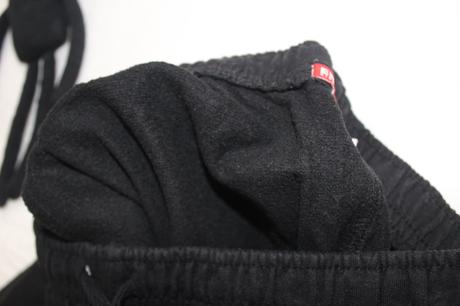 Čierne tepláky, 140