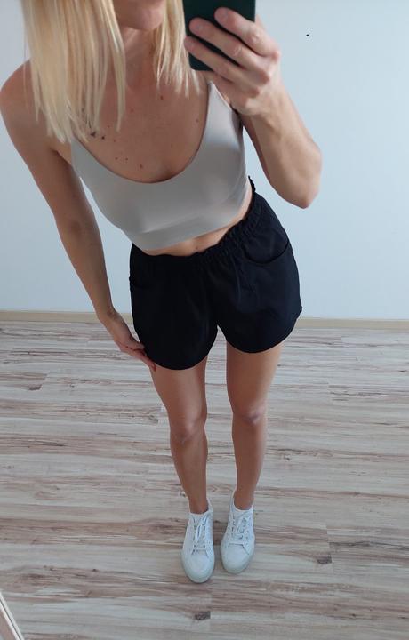 Čierne lahké šortky, sinsay,xs